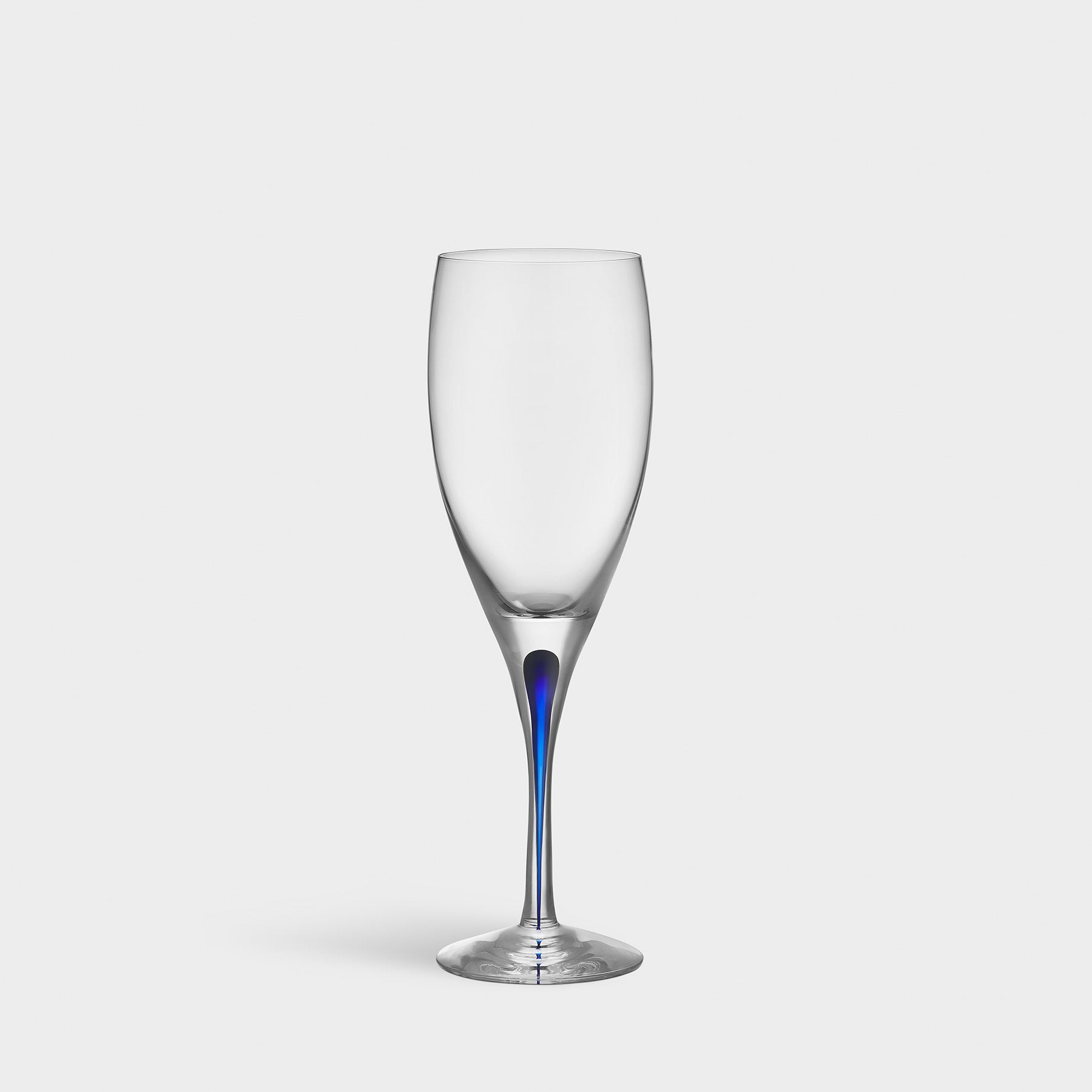6257418_Intermezzo-Wine-32cl_Blue_Orrefors_Erika-Lagerbielke_PRO_01_1x1_13b61672-cdd7-43d1-854c-32523476d5ad.jpg