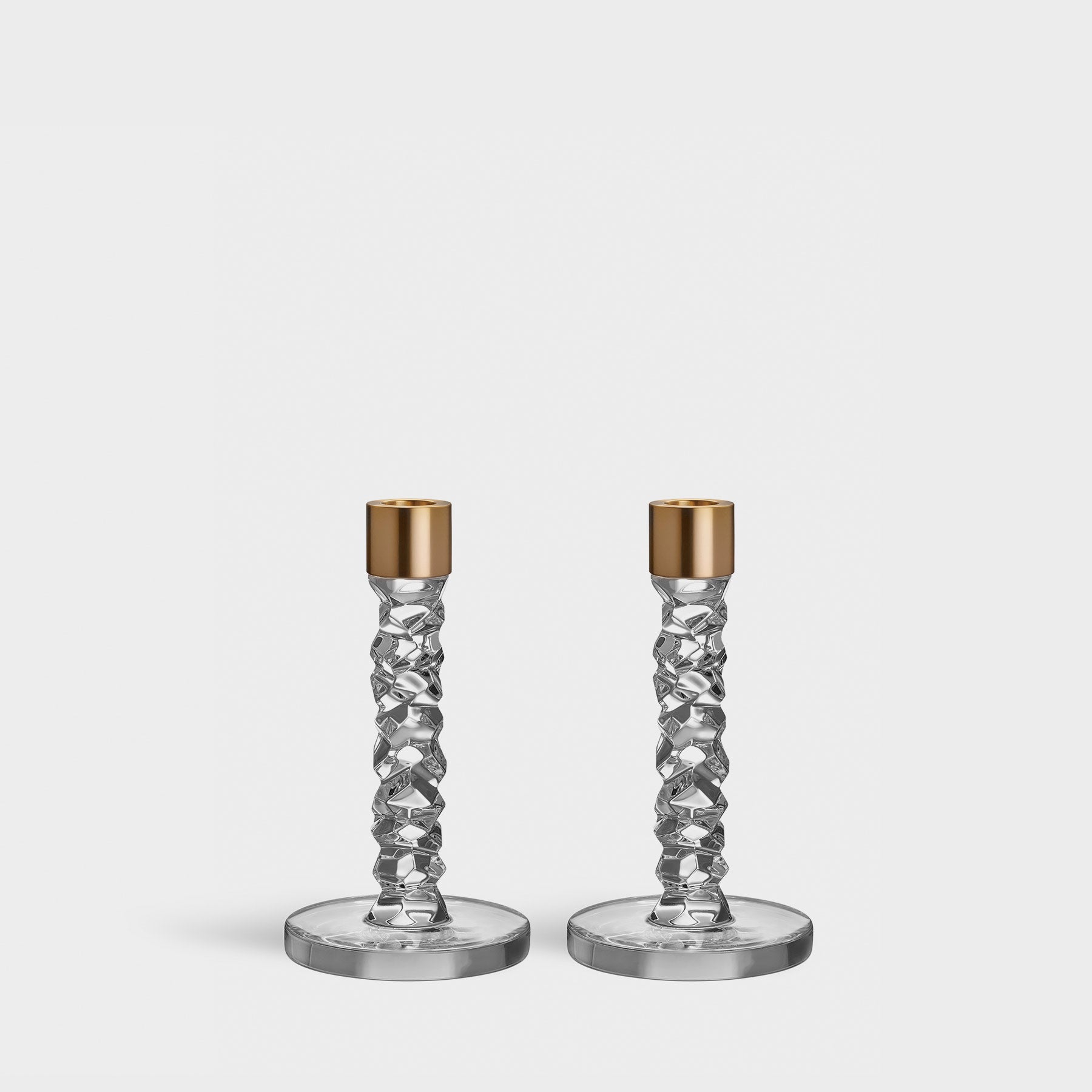 6590169_Carat_Candlestick-Brass-H183mm_Orrefors_Lena-Bergstrom_2_pack.jpg